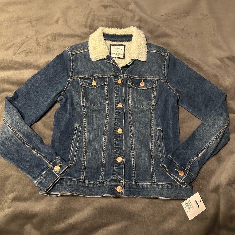 Sonoma - Stretch Denim Jacket w/ Sherpa lined collar. Woman’s Size Small